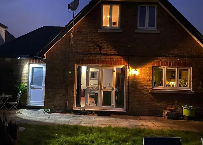 Beautiful 1-Bed Studio In Uxbridge London
